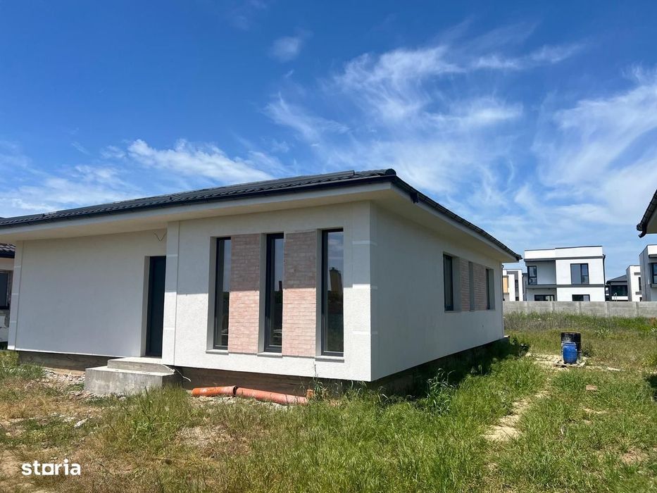 Casa parter Tunari 5 camere curte 500m2, UTILITATI, zona buna