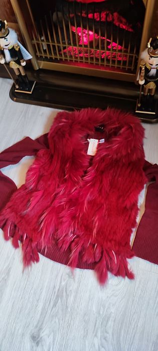 Vesta Liesel, roșie, imitație de blanita iepure, fina si pufoasa, nouă