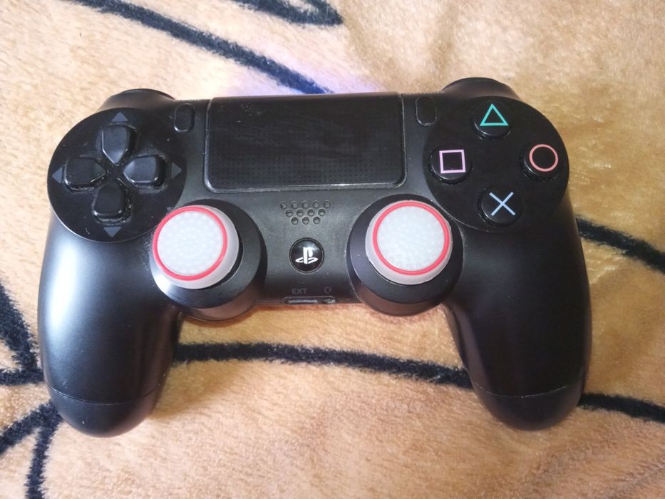 Maneta ps 4 de 1 an folosita