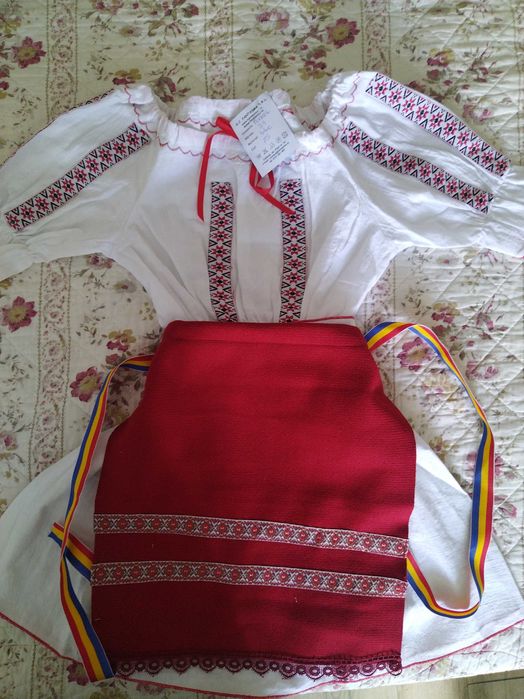 Costum popular pentru fete