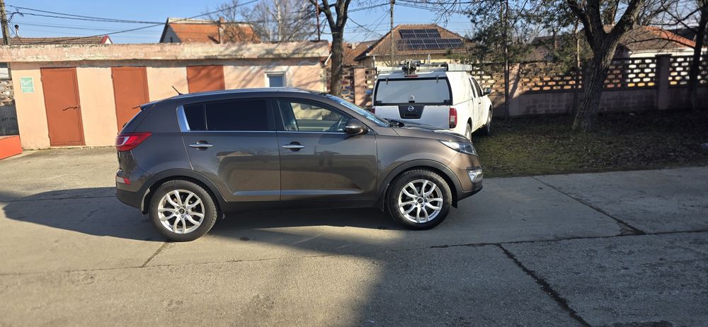 Vând Kia Sportage