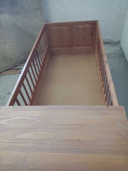 Детско легло за бебе от масив