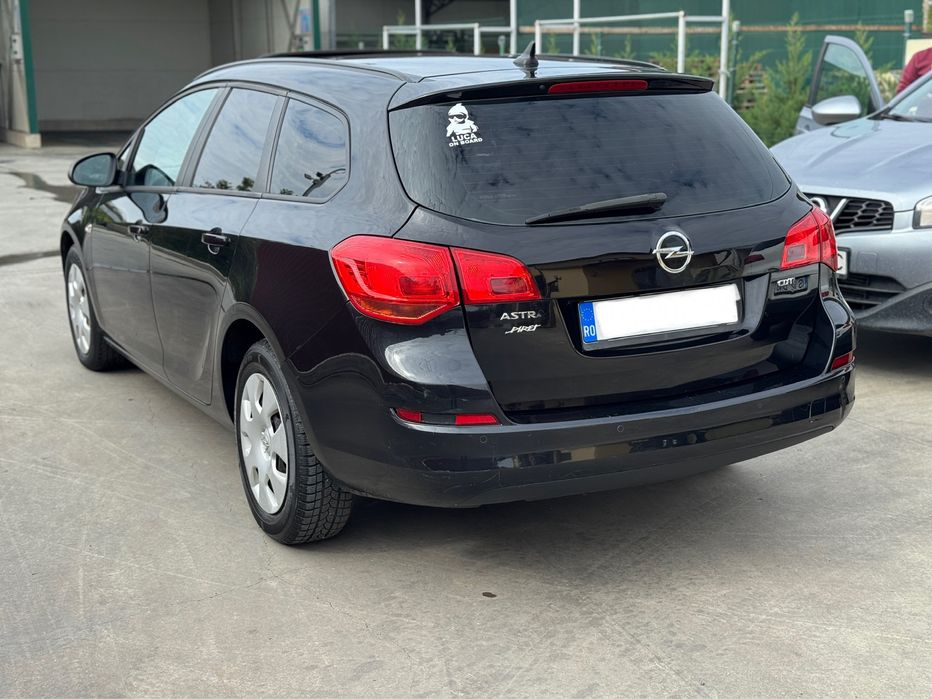 Vand Opel Astra J • 2011 • 1.7 D • 110Cp • Trapa • Navigatie • Fiscal