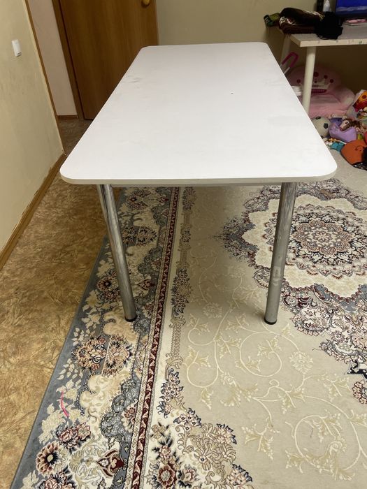 Продаю стол для кухни Продаю стол длина 180см ширина 80см высота 77см