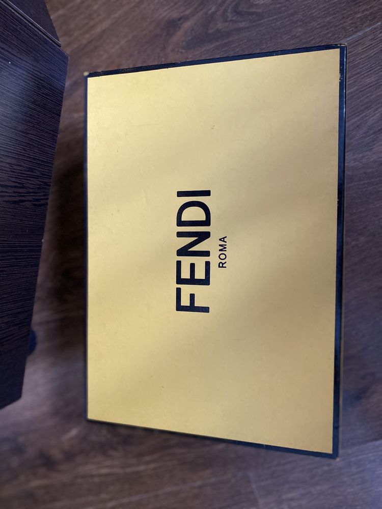 Новые женские кожаные сникерсы Fendi (Фенди).