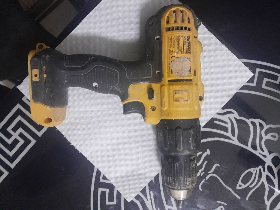 Dril cu percutie dewald