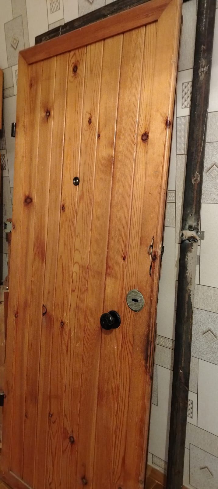 Продам входную дверь