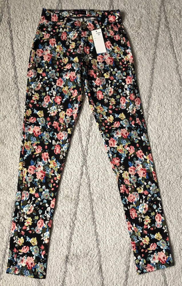 Pantaloni inflorati noi marime 36 pantaloni colorati model floral 36 s