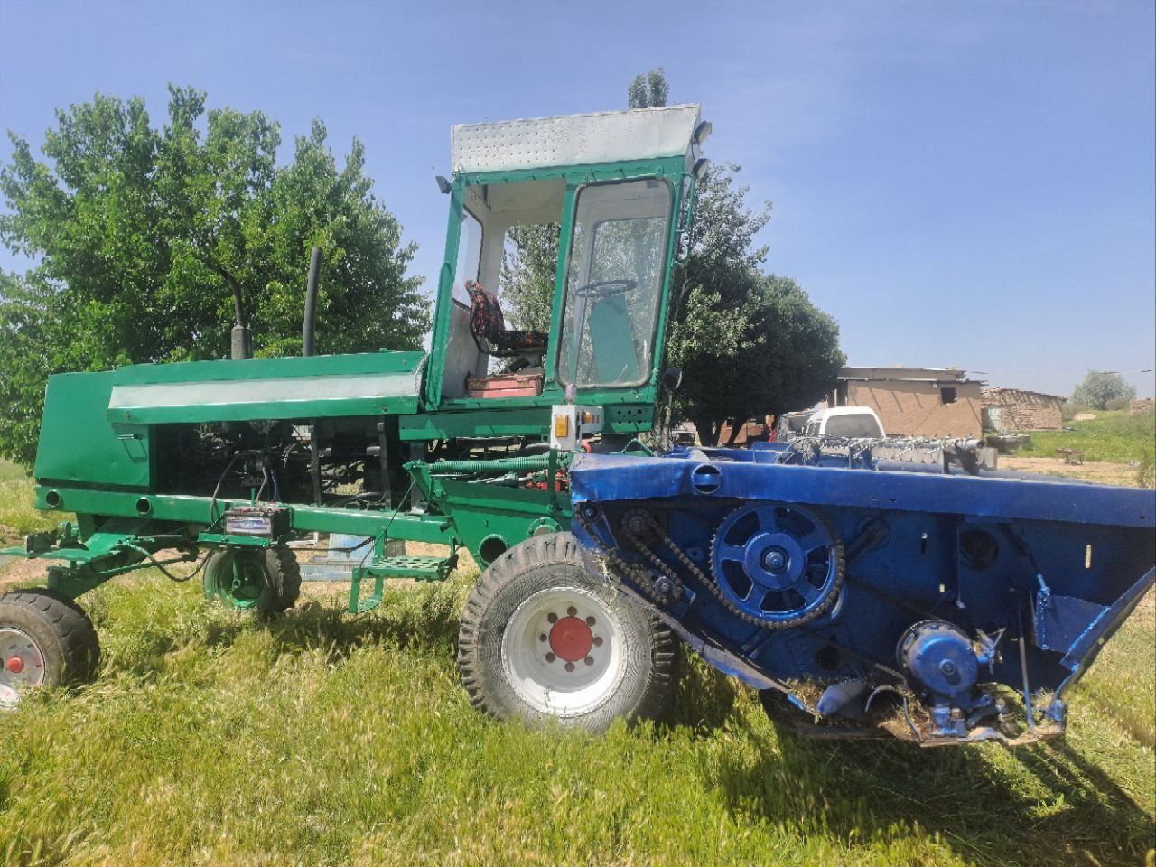 Traktor sotiladi