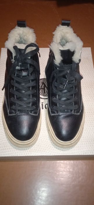 Продам женские, зимние ботинки р.38.