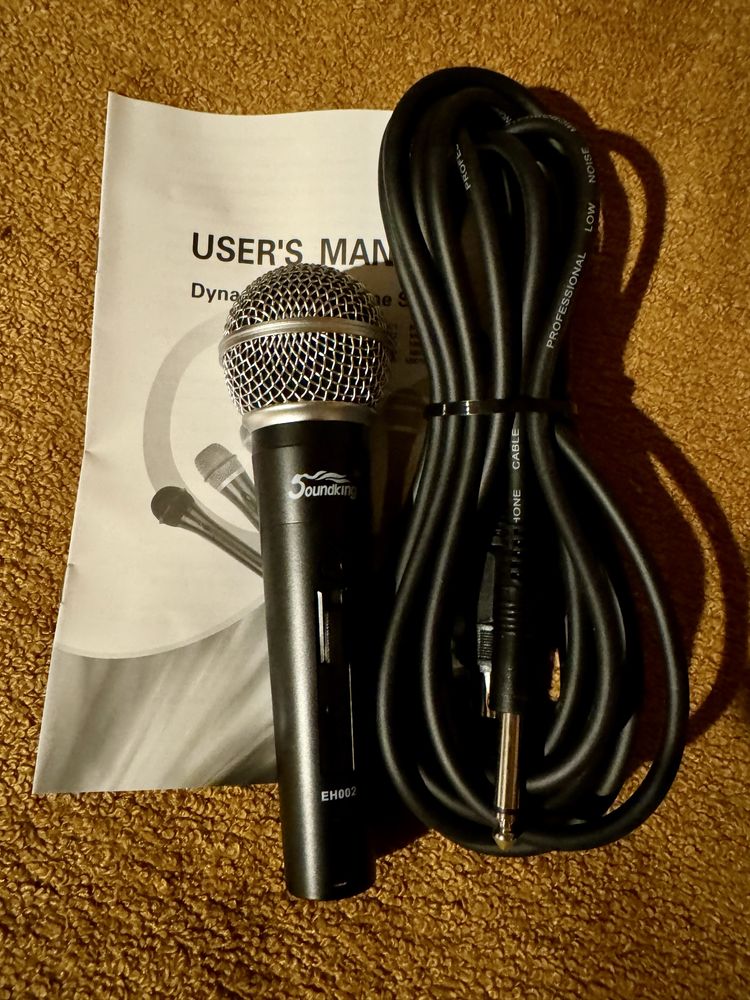 Вокални динамични микрофони Soundking и Behringer