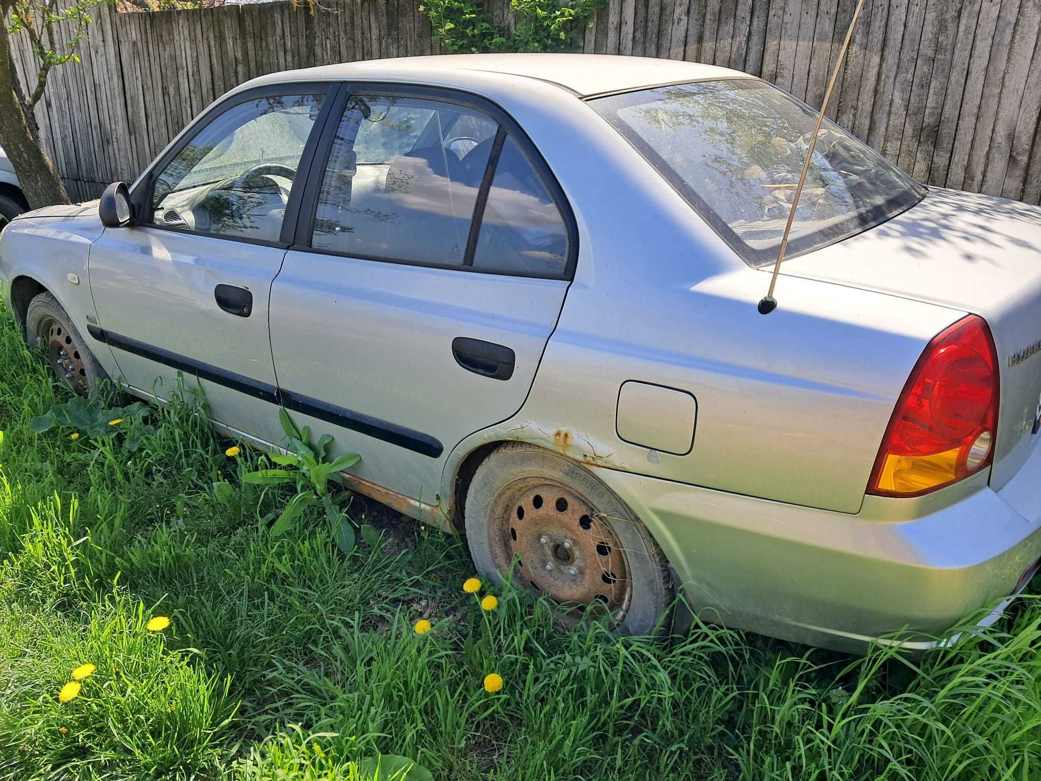 Hyundai Accent 1,5 CRDI 2005 plus una pentru piese sau reparat