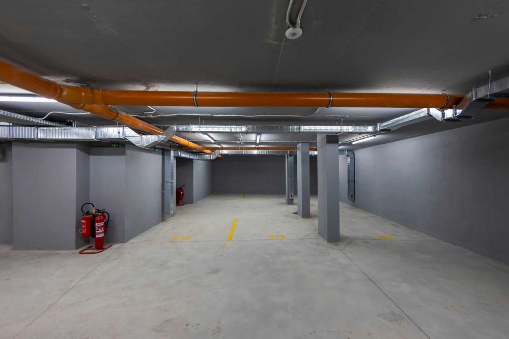 Продавам паркоместа