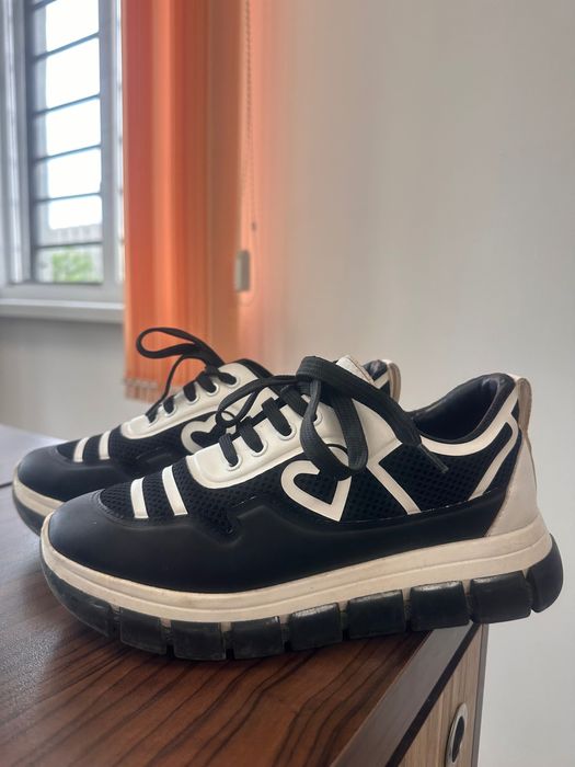 Нови ежедневни обувки Love Moschino