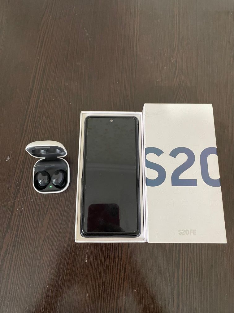 Samsung s20 fe + galaxy buds 2