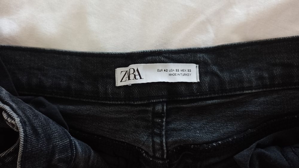 Blugi ZARA mărimea 42