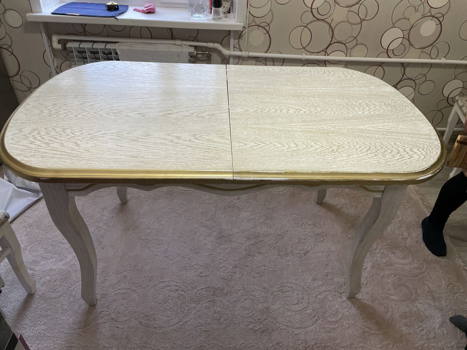 Продается стол со стульями