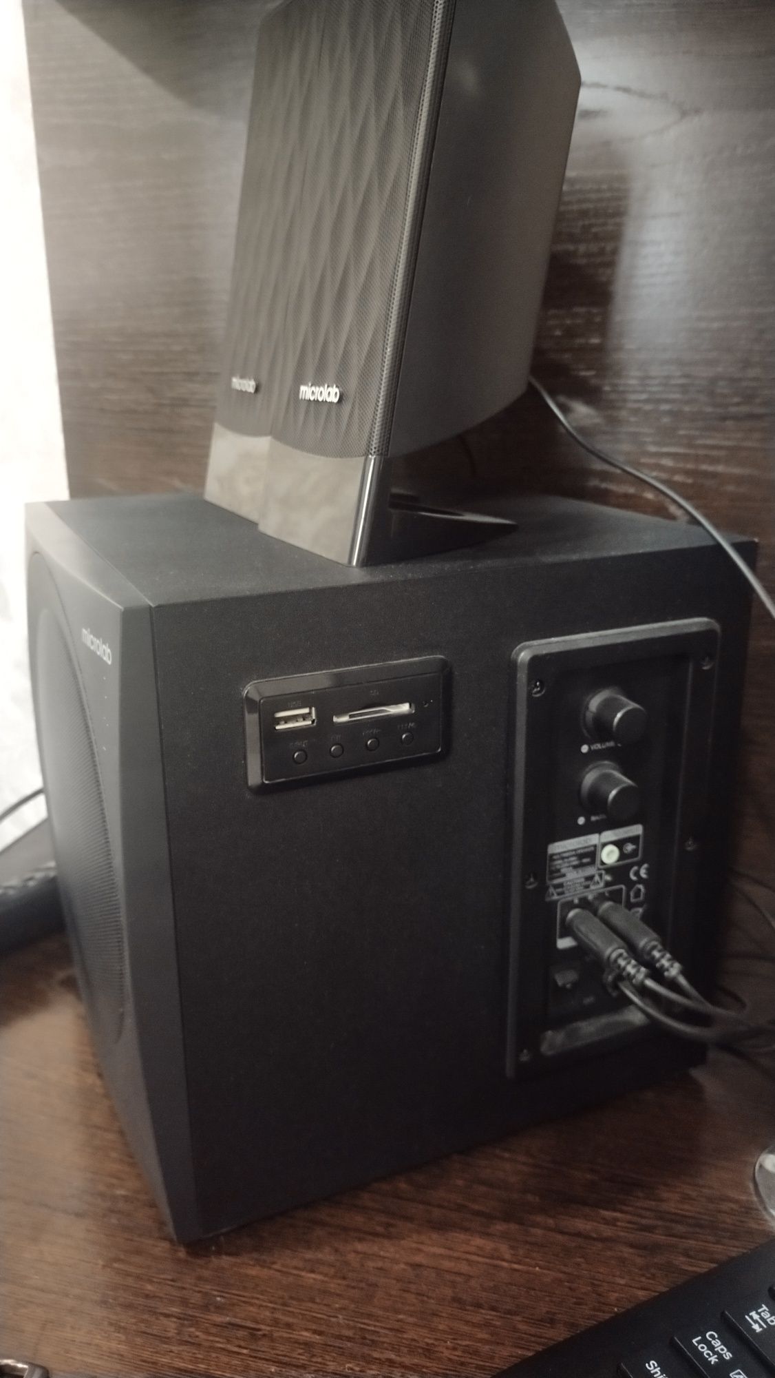 Продам сабвуфер microlab