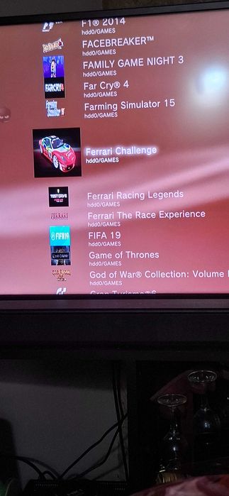 Плеистеишън 3,два джойстика и качени около 90 игри