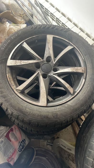 Шины с дисками размер 205/55/16 продам. Шипованная