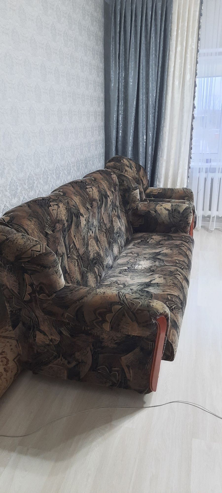 Диван раскладной и 2 кресла