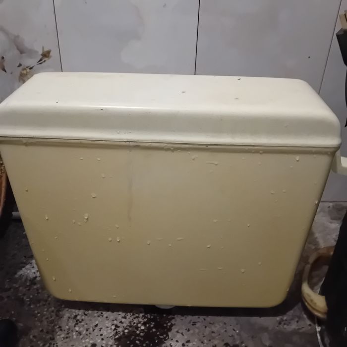 Тоалетно  казанче,пластмасово