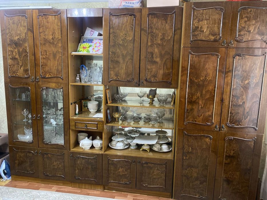 Гарнитура коричневого цвета