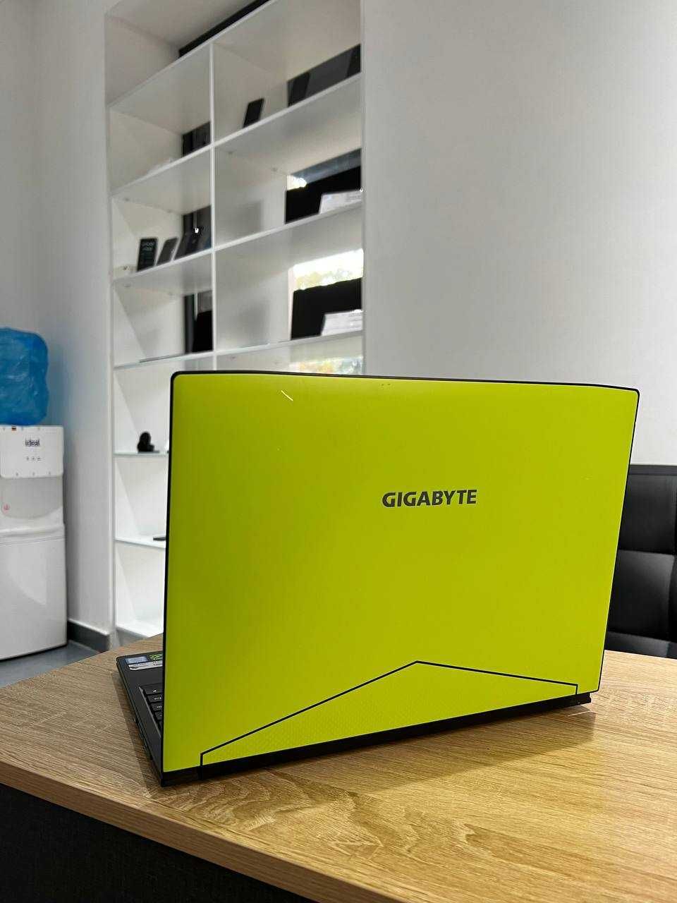 Продам Ноутбук GigaByte Aero 14 32 GB OZU, GTX 1060 Core i7