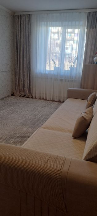 Продам 1- комнатную квартиру в малосемейке ,