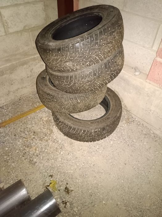 Шины зимние в новому состоянии.Торг