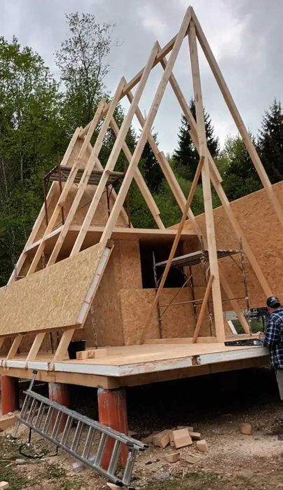 Cabane tip A la cheie, case modulare pe structura metalica