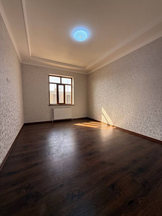 Уч кахрамон. Ховли сотилади 3 сотик 5 хона.