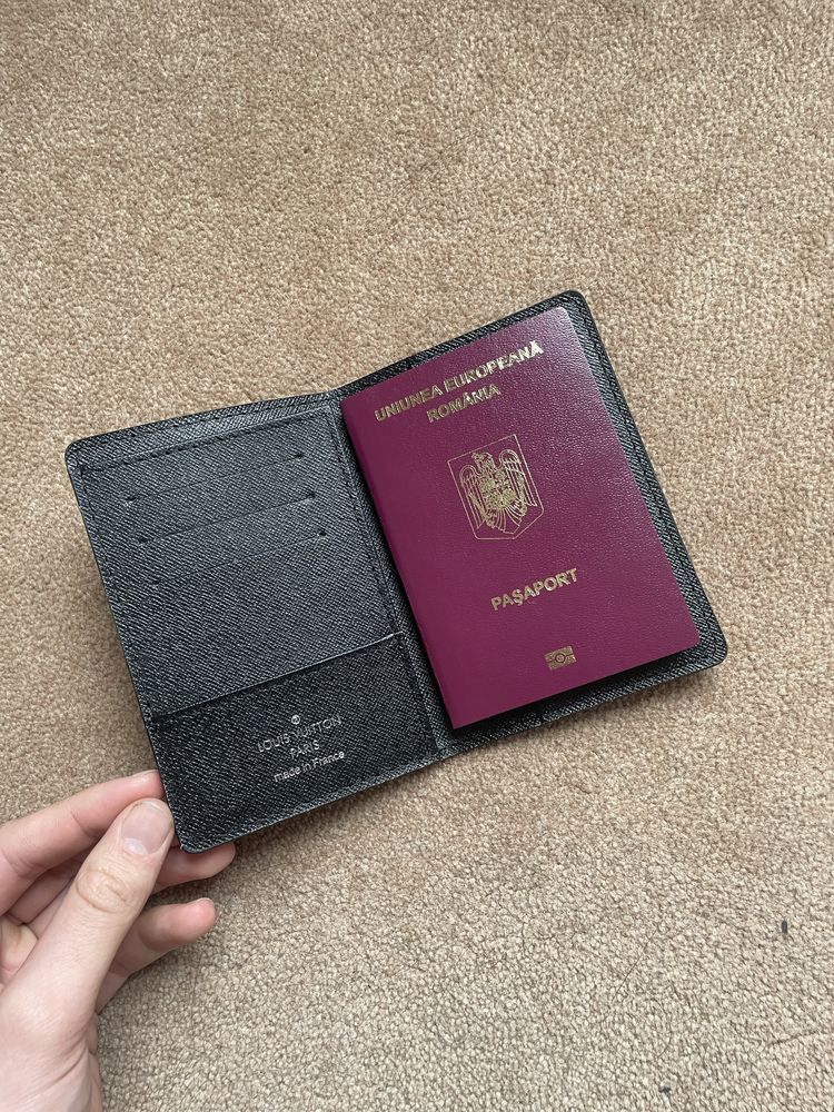 Portofele L&V petru pasaport