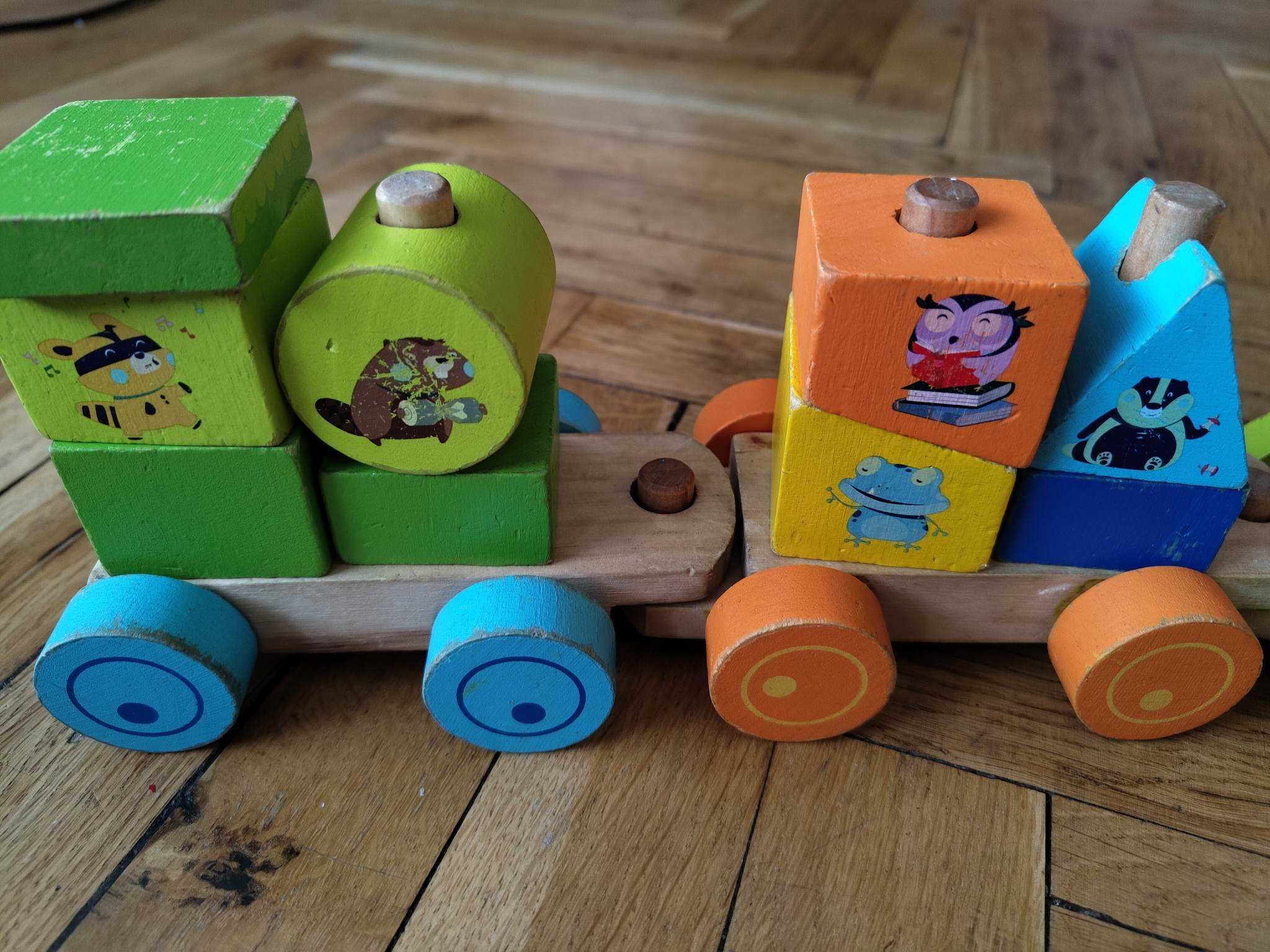 Дървено влакче с кубчета за бебе