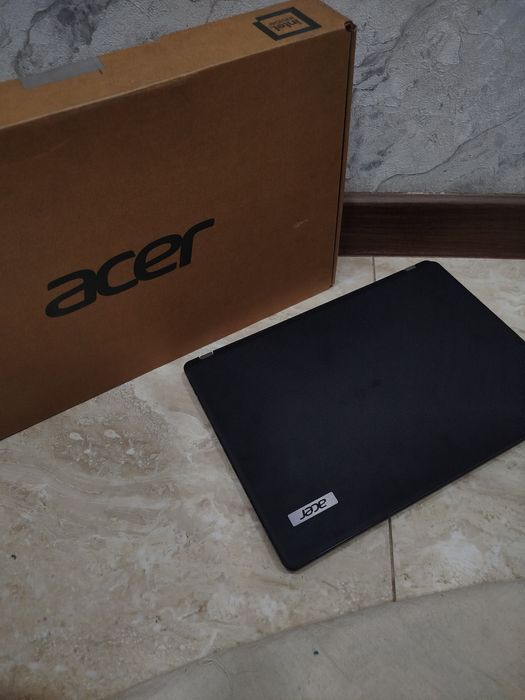Noutbuk acer travelmate P2 sotiladi