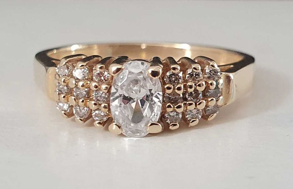 Златен пръстен с 18 естествени диаманти , Made in USA , Подарък сапфир