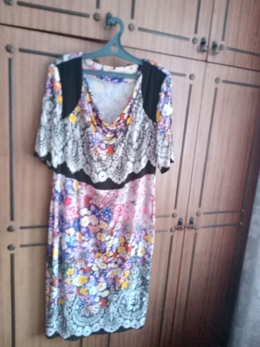 Продам платье летнее цветное красивое