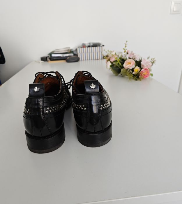 Vând lace up Dsquared2