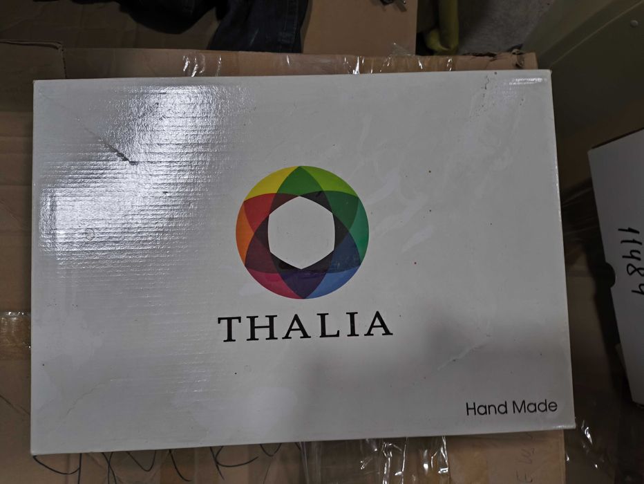 Продам 2 новые вазы в упаковке