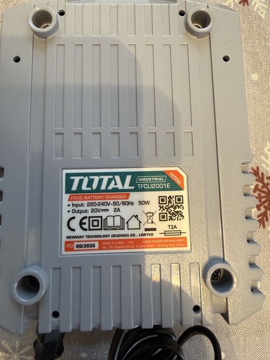 Зарядно Total P 20S