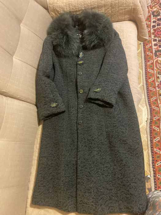 Продам пальто зима изумрудного цвета состояние хорошее качество шикарн