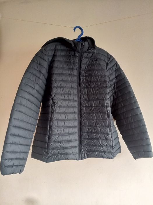 Куртка Сотилади холати янги