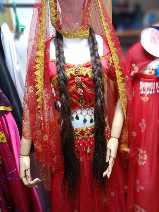 Продам натуральные косы (волосы) Длина 100 см. Цена договорная.