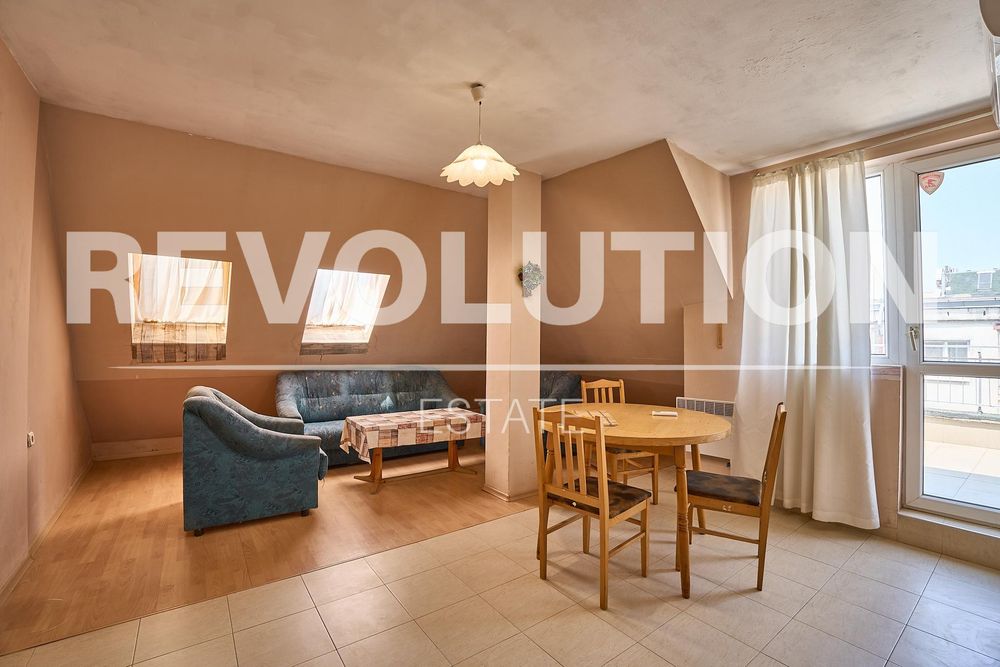 Дава се под наем Двустаен апартамент в Пловдив, Кючук Париж - 56 кв.м за 275 € - Снимка #2