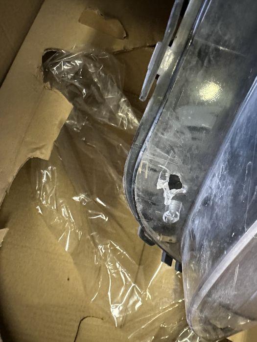 Renault Clio 4 16-19г десен фар ОЕМ (пукнато стъкло)