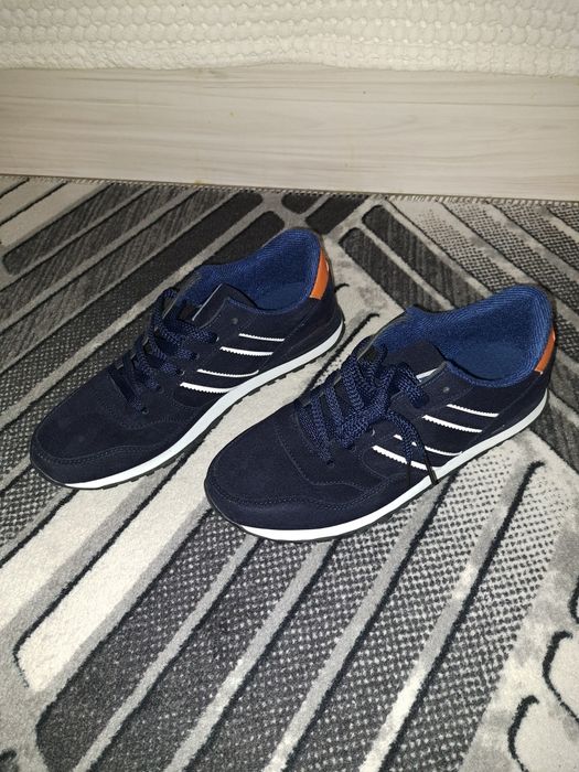 Чисто нови спортни обувки