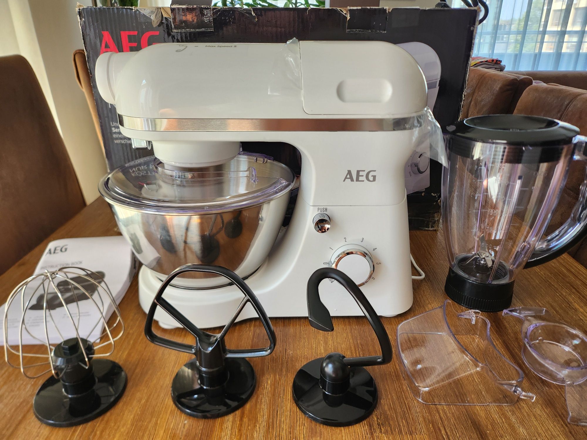 Планетарен миксер    AEG MK3200