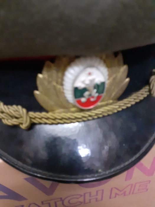 Продавам нови в. каски и газ.фенери.Дрехи старшинство и кепета.