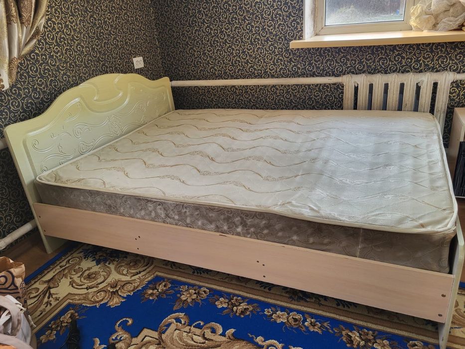 Продам спальный Гарнитур