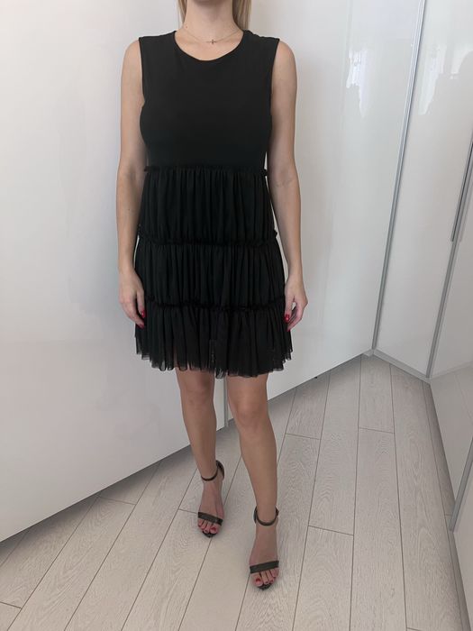 Черна рокля спортно елегантна , никога не е обличана , широка е